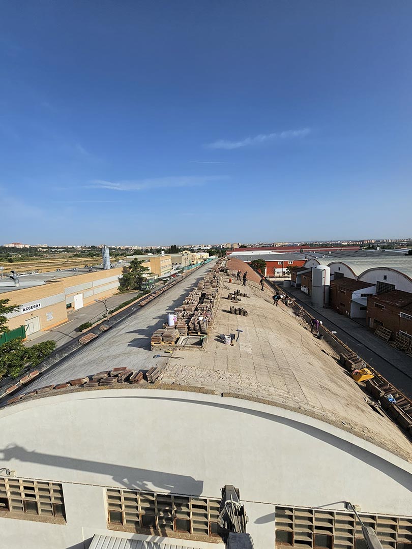 Abeco Reparaciones Impermeabilización líquida para cubiertas complejas, foto de detalle: 2. Levantamiento de la totalidad del tejado existente.