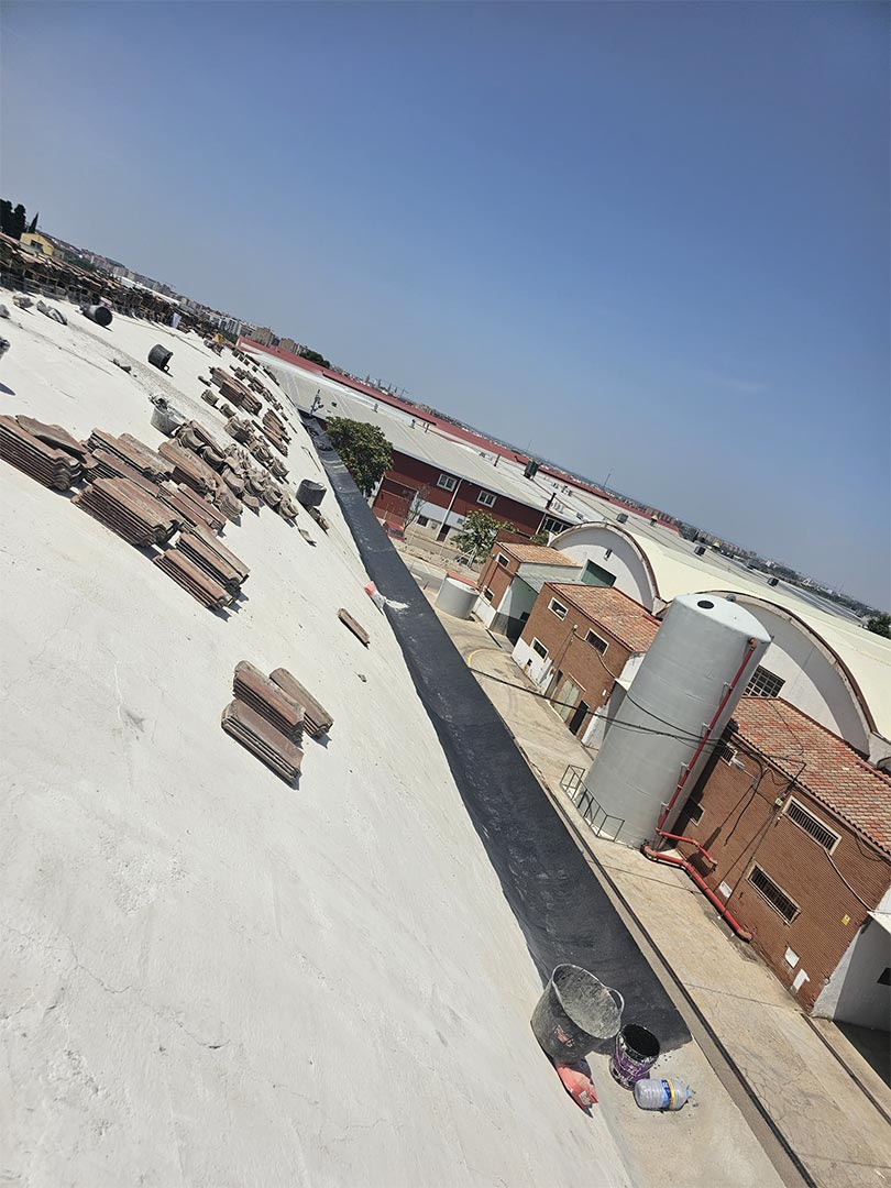 Abeco Reparaciones Impermeabilización líquida para cubiertas complejas, foto de detalle: 4. Para posterior saneado con mortero.