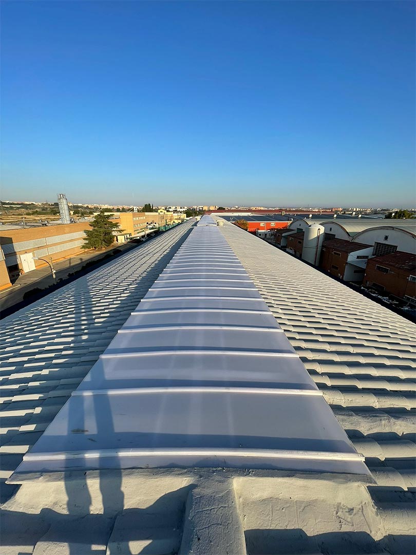 Abeco Reparaciones Impermeabilización líquida para cubiertas complejas, foto de detalle: 8. Instalación de placas de policarbonato.